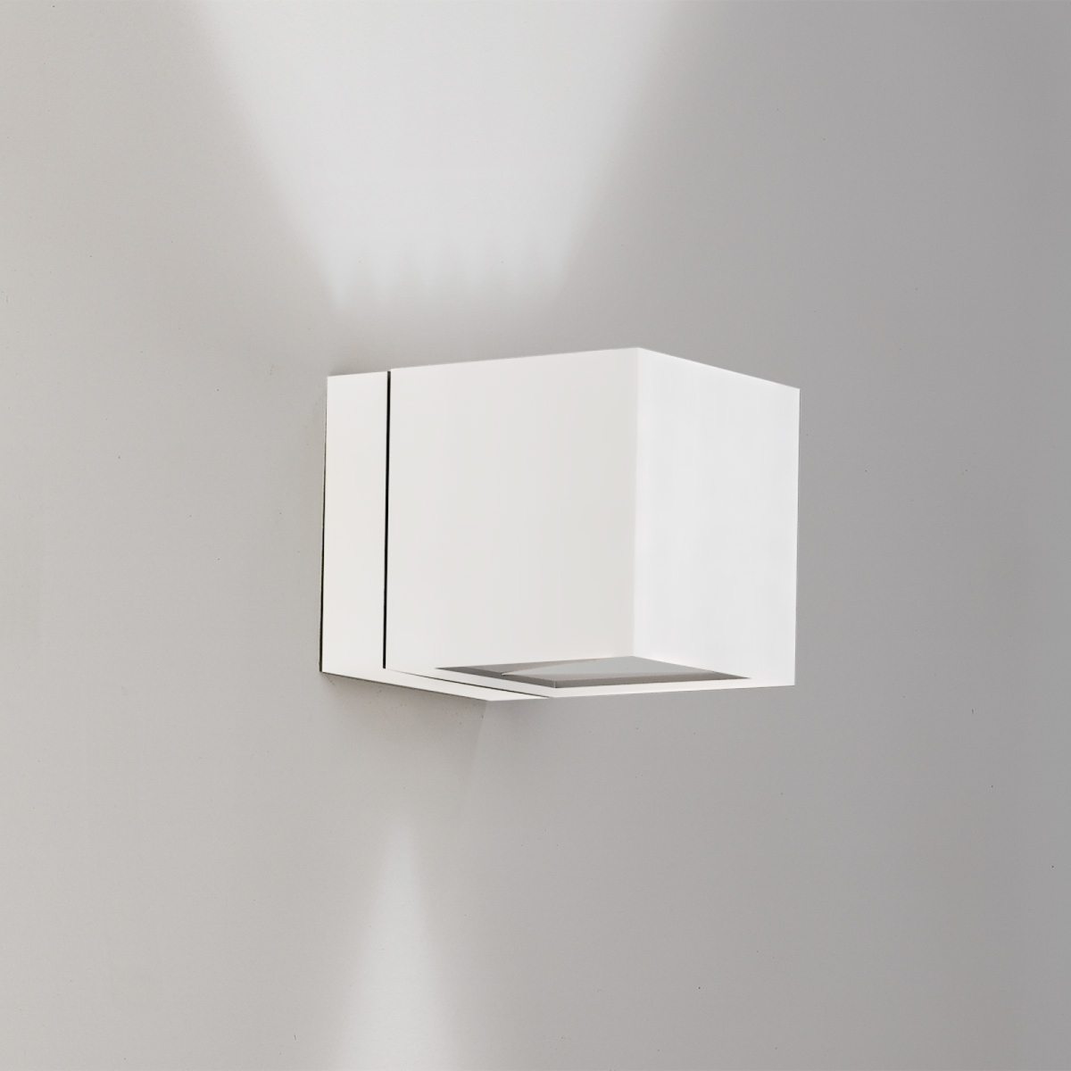 Milan Wandlamp Dau in kubusvorm, up-down, wit