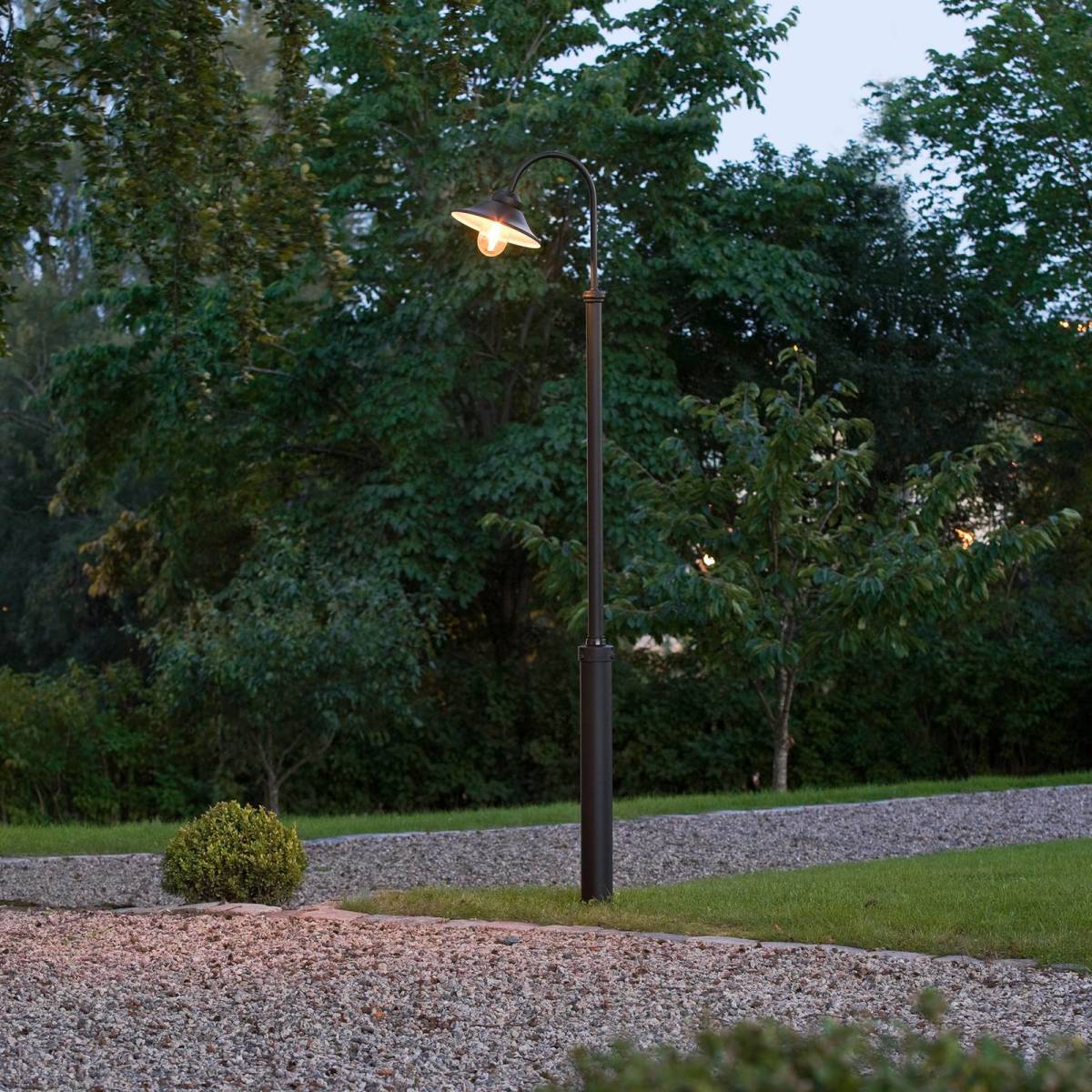 Konstmide Mastlamp Vega, zwart, 1-lamp, 240 cm