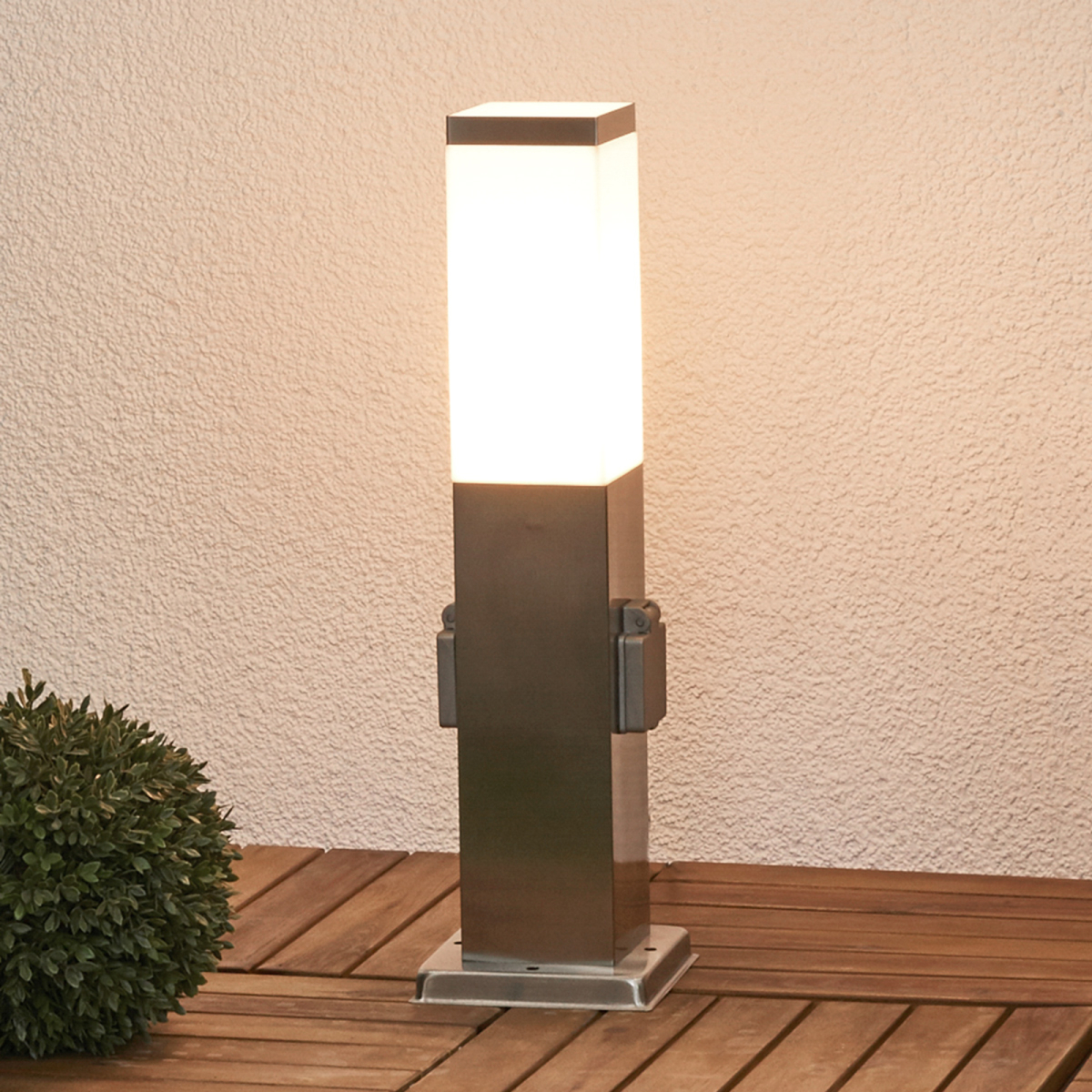 Lindby Energiezuil Lorian met verlichting