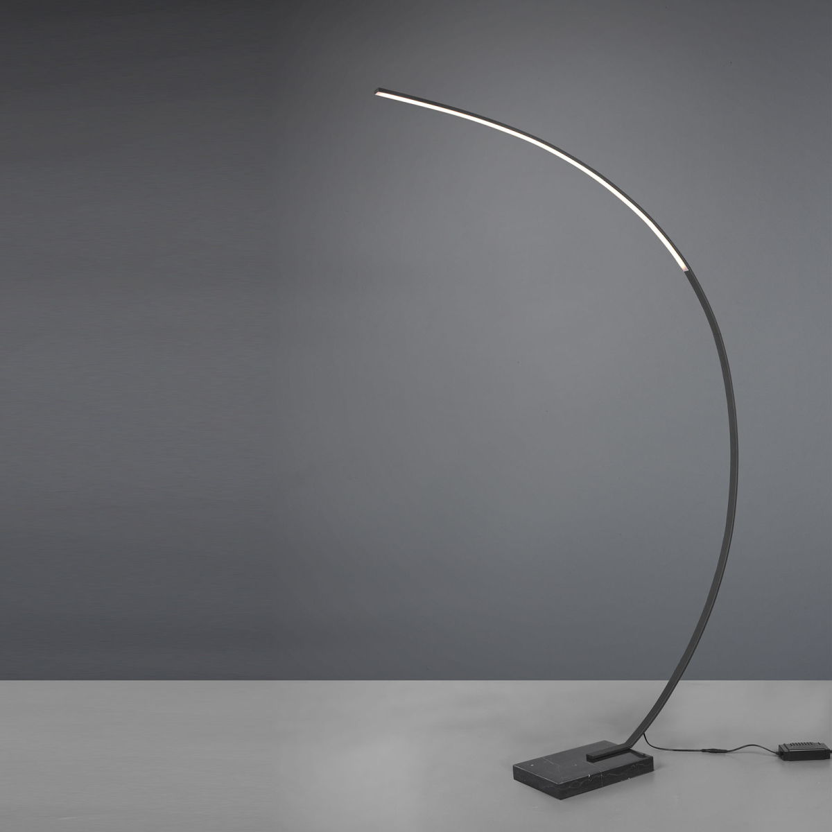 Trio Lighting LED boog-vloerlamp Bangkok, mat zwart