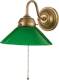 Berliner Messinglamp Wandlamp KONRAD met groene glazen kap