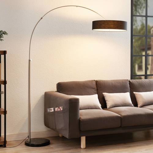 Lindby Textielvloerlamp Shing met zwarte kap