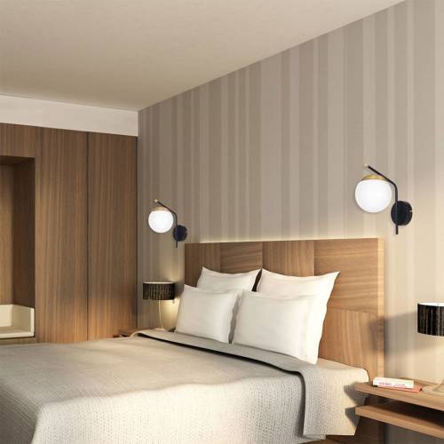 EULUNA Wandlamp Carina, opaalglas, zwart/goud