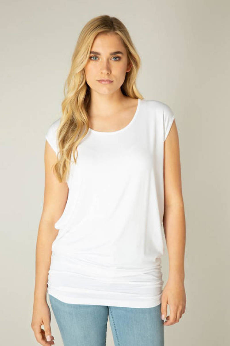 Base Level by Yest basic T-shirt Yelitza wit