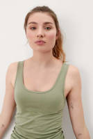 Q/S designed by singlet groen
