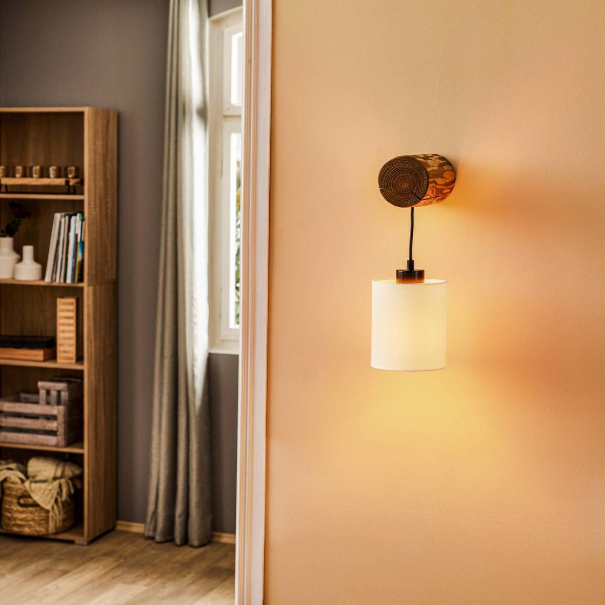EULUNA Wandlamp Furesta, gebeitst, kap wit