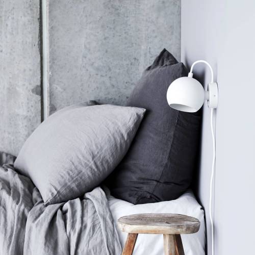 Frandsen Ball magneet wandlamp mat wit