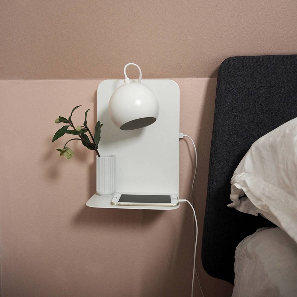 Frandsen Ball USB wandlamp mat wit