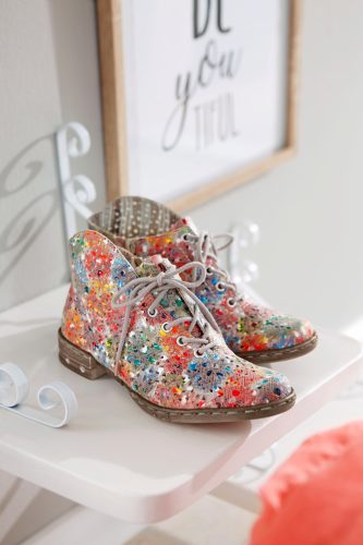 Rieker Hoge veterschoenen met leuke lasercut