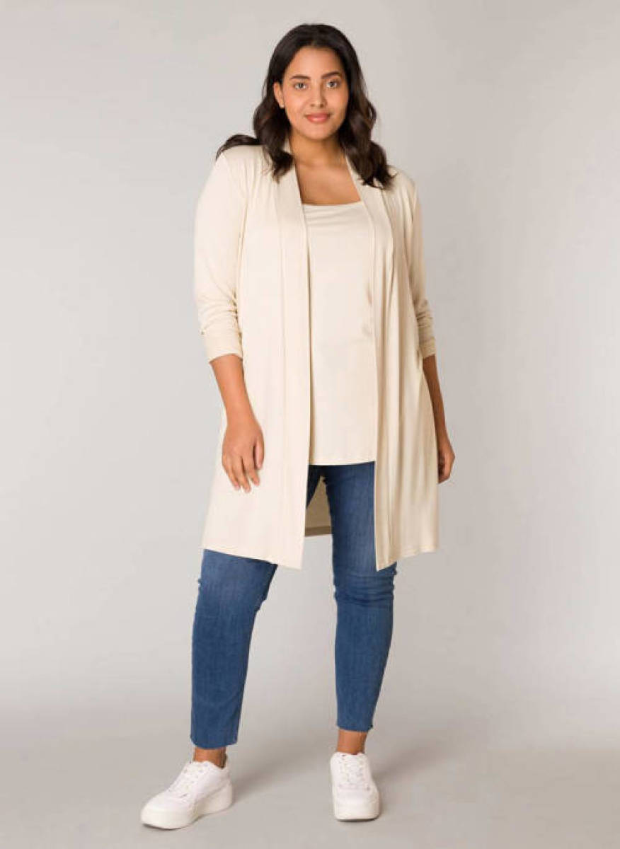 Base Level Curvy by Yesta fijngebreid vest Ayla beige