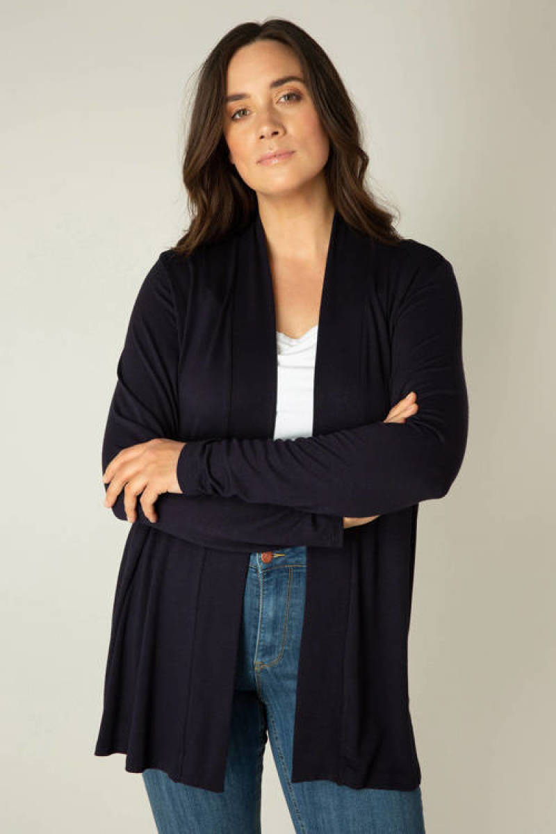 Base Level Curvy by Yesta fijngebreid vest Ayla donkerblauw