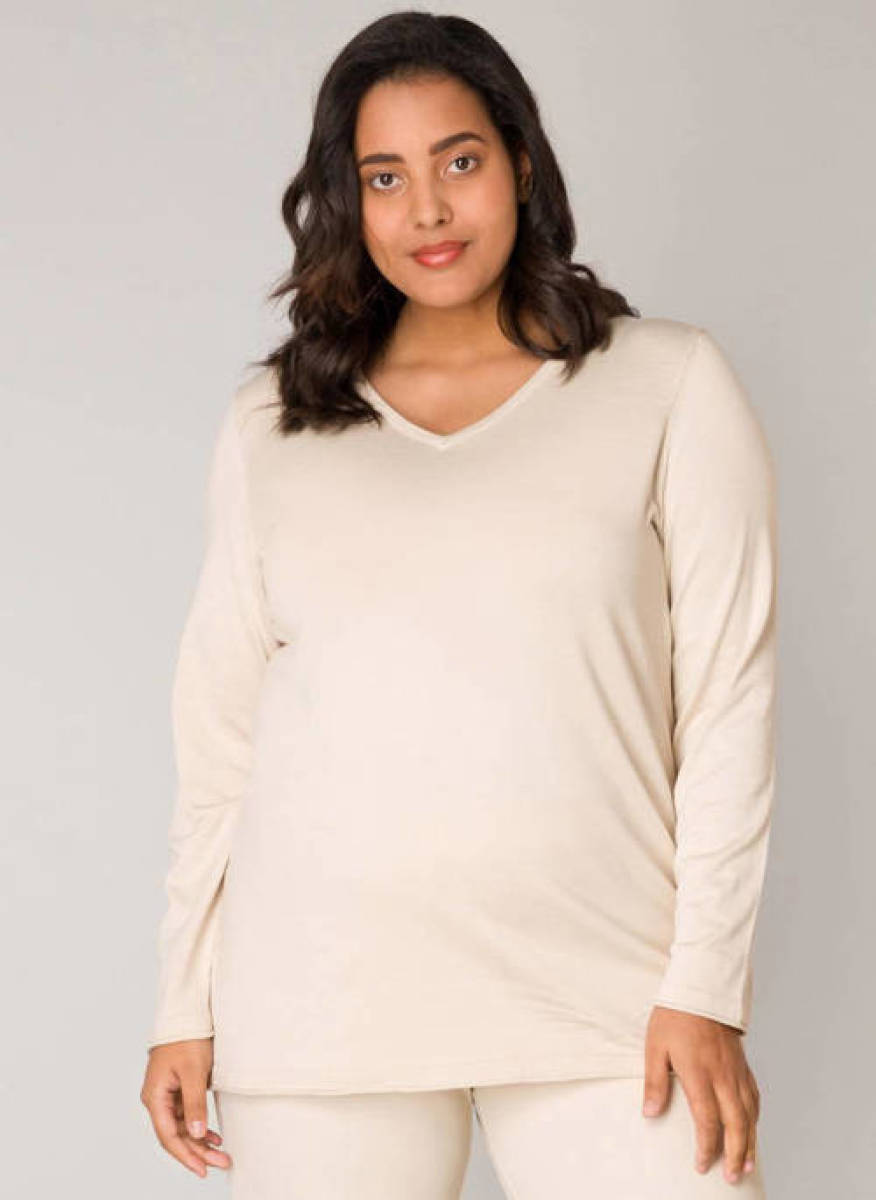 Base Level Curvy by Yesta fijngebreide trui Anine beige