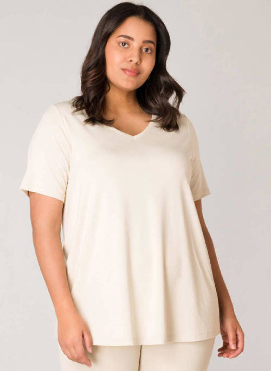 Base Level Curvy by Yesta basic T-shirt Alba beige