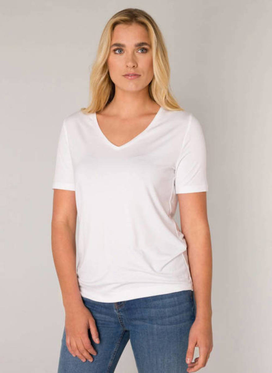Base Level by Yest basic T-shirt Yanic wit