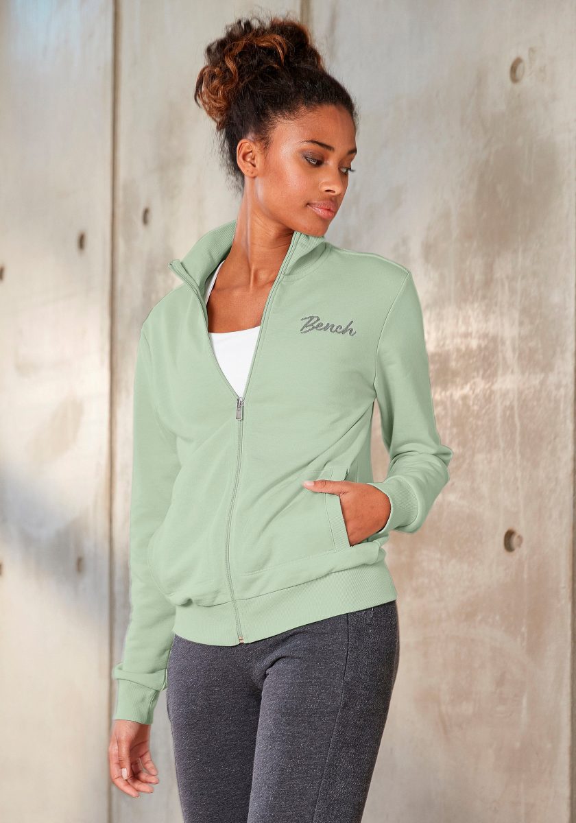 Bench. Sweatvest met twee log borduursels
