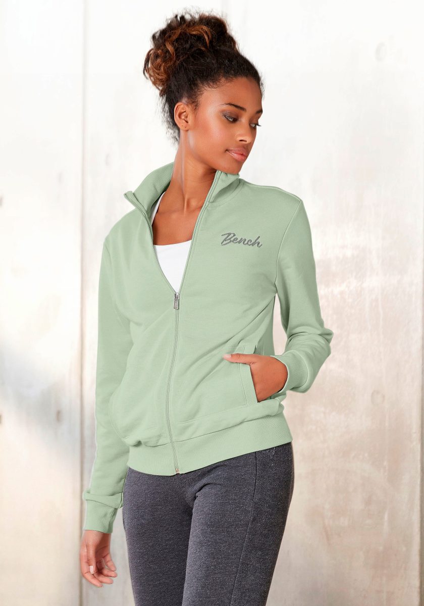 Bench. Sweatvest met twee log borduursels