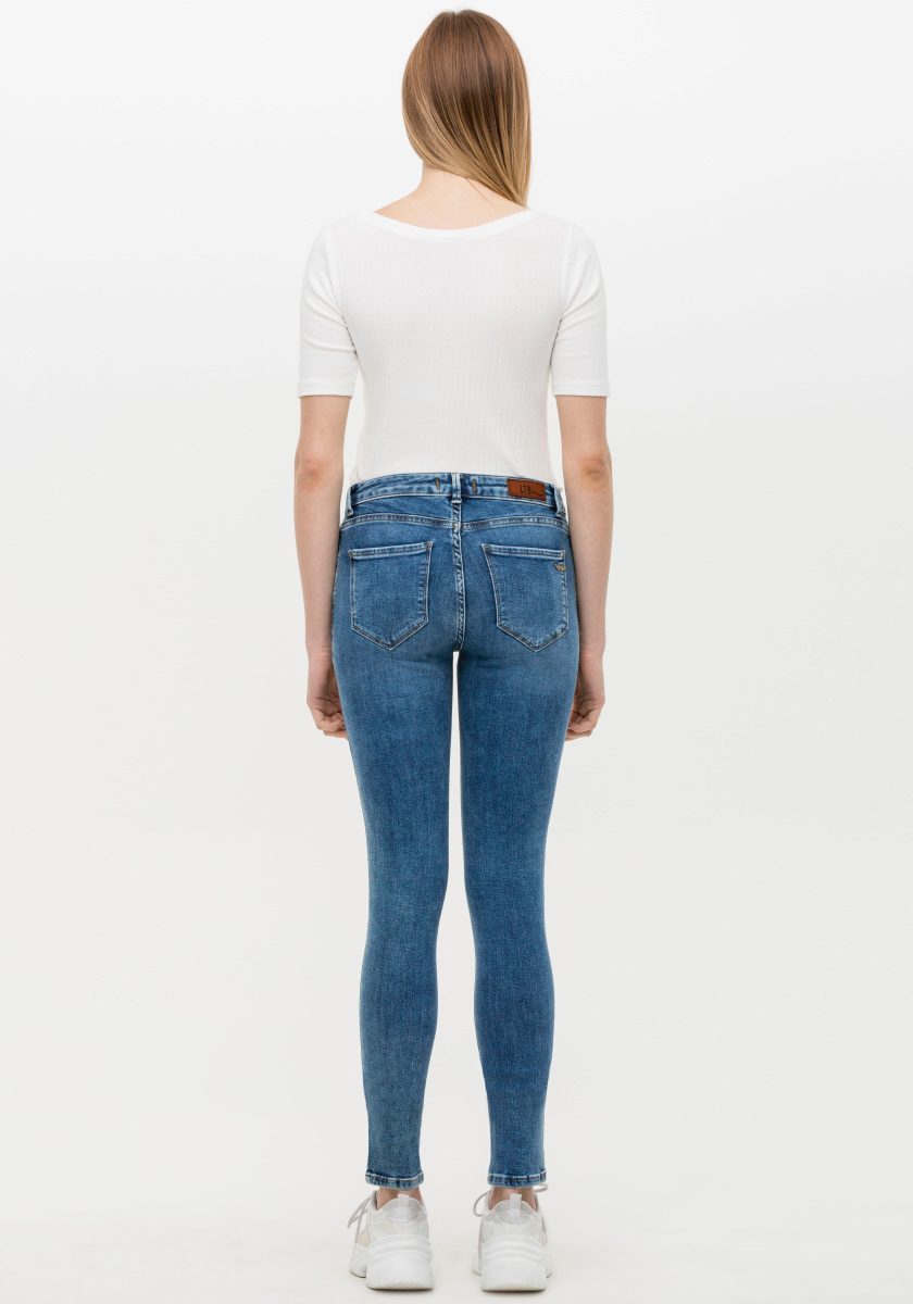 LTB Skinny fit jeans NICOLE met lange, extra strakke pijpbelijning, hoge taille en met stretch-aandeel