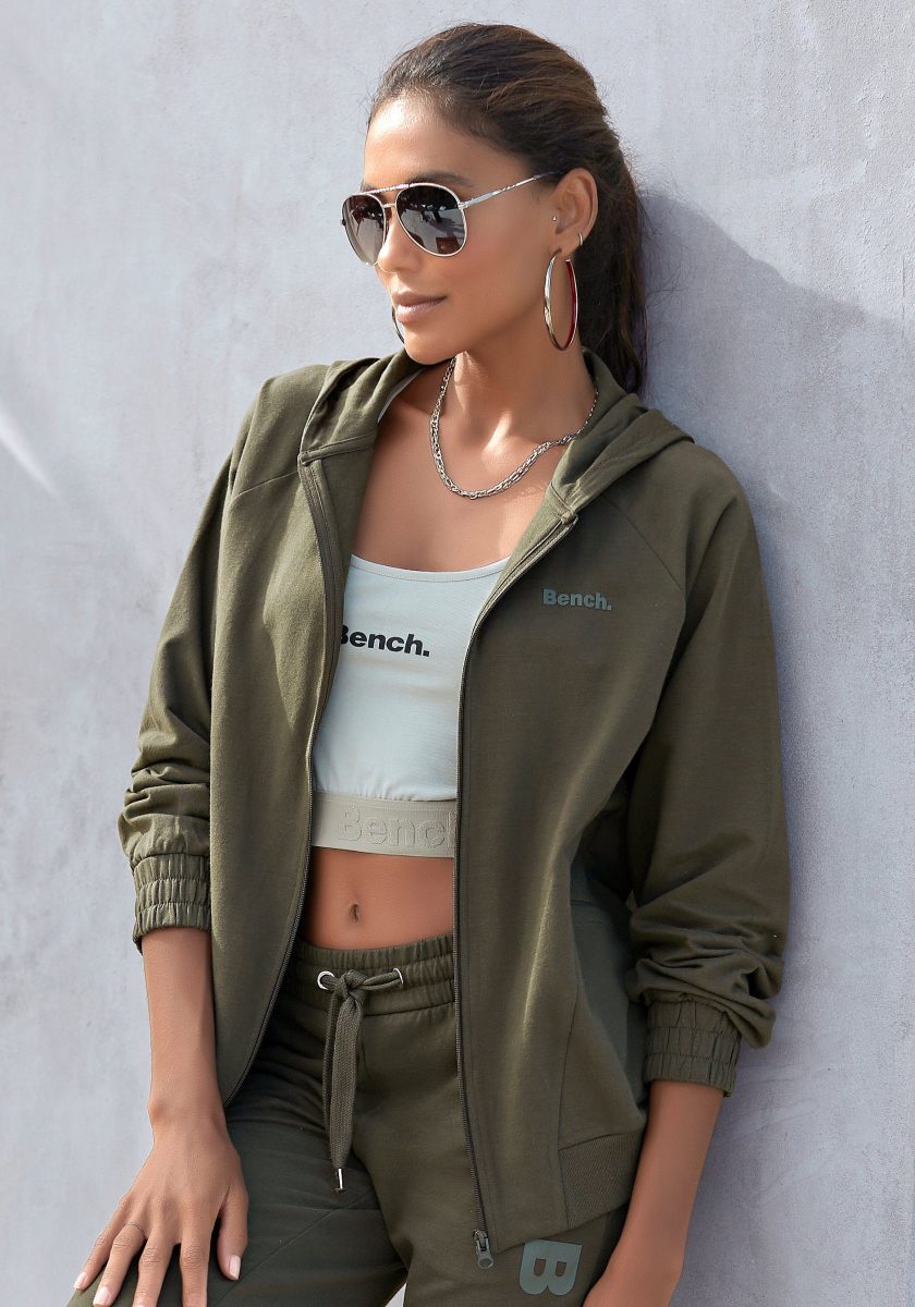 Bench. Capuchonsweatvest met sportieve deelnaden