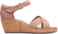 Clarks Un Plaza Cross