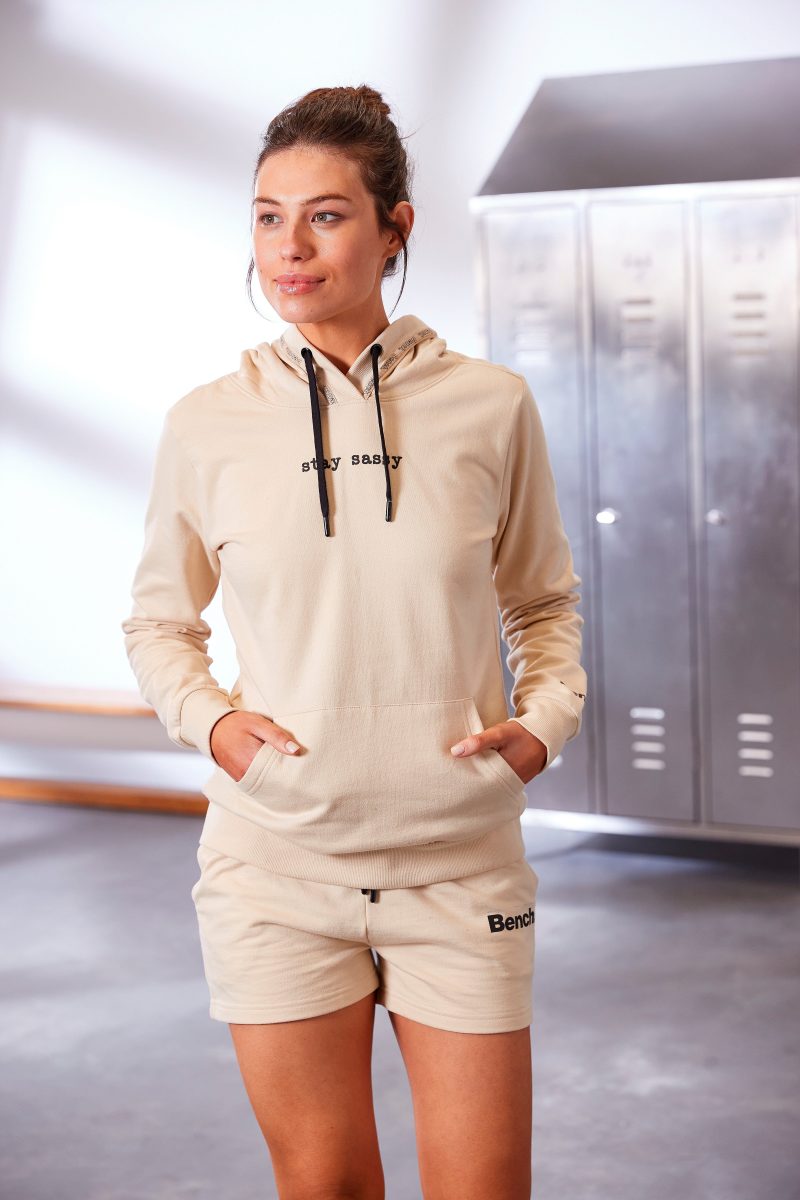Bench. Hoodie met opschrift op borsthoogte