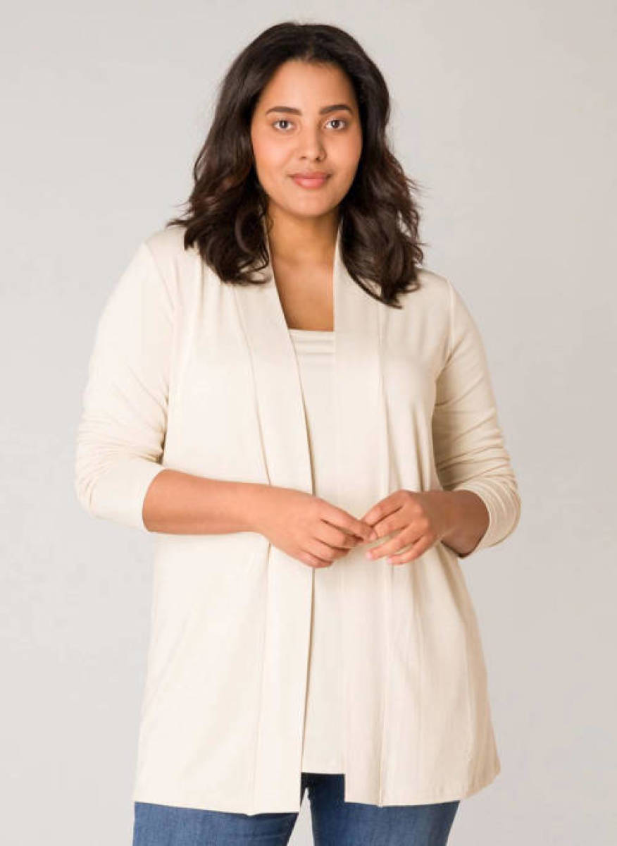 Base Level Curvy by Yesta vest light beige
