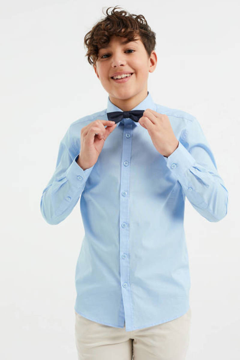 WE Fashion overhemd + vlinderstrikje lichtblauw