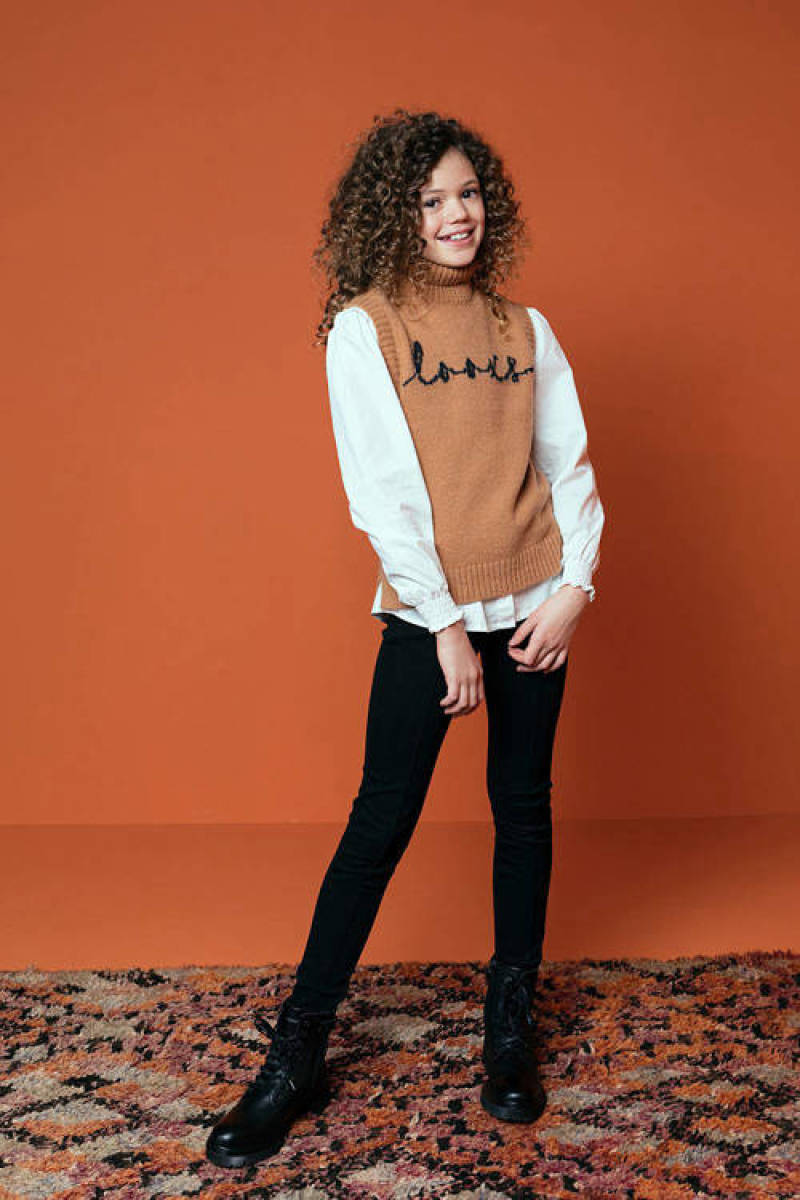 LOOXS 10sixteen colspencer met tekst lichtbruin