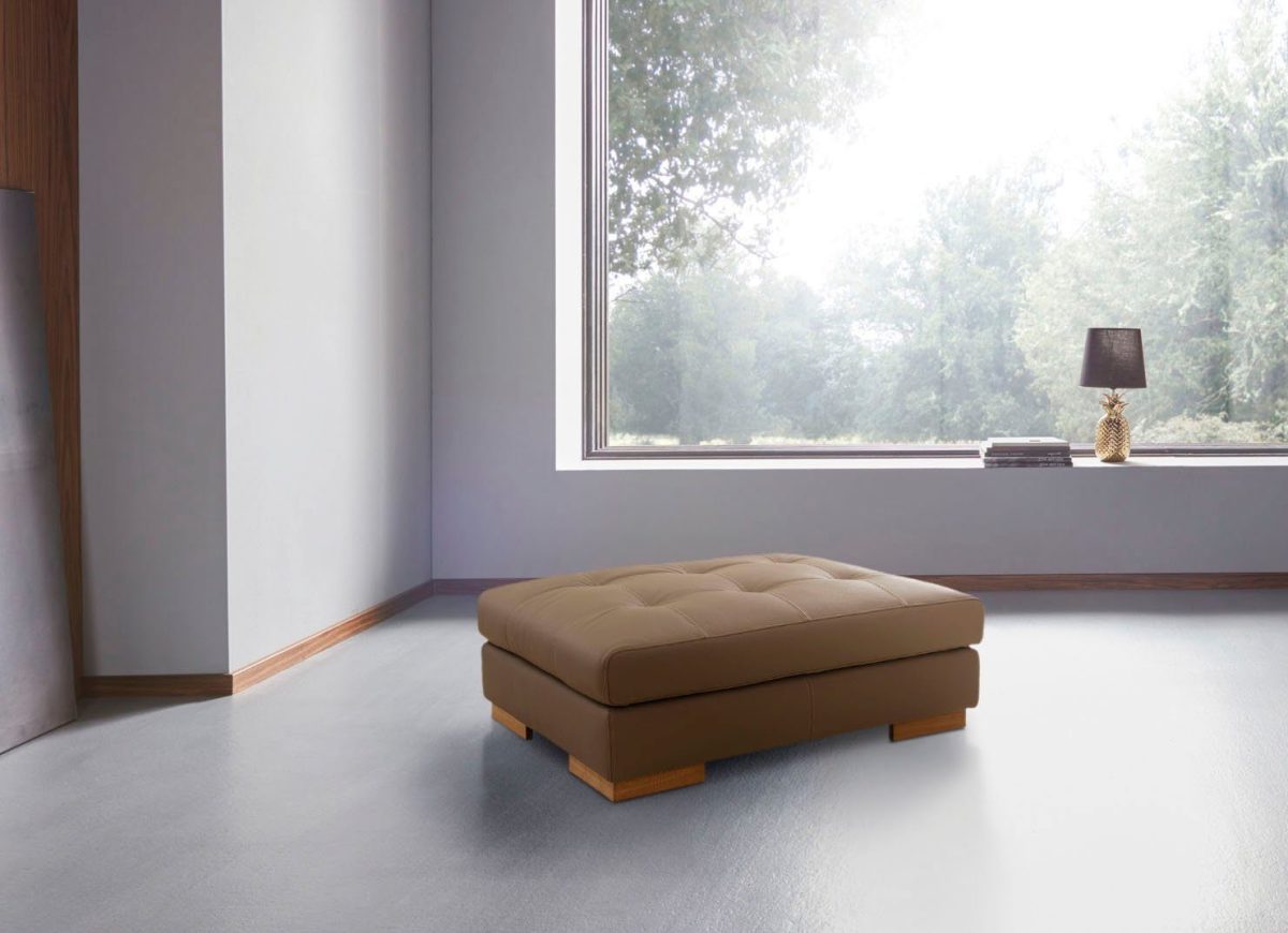 Places of Style Hocker Kolton met massief houten poten in eikenkleur