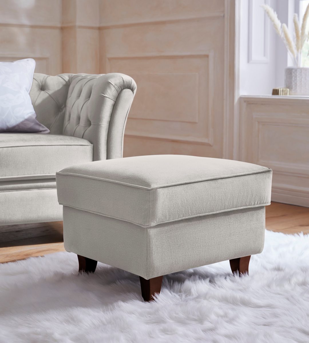 Guido Maria Kretschmer Home&Living Hocker Noblessy passend bij de serie "noblessy", echte chesterfield-capitonnage, fluwelige en changerende look