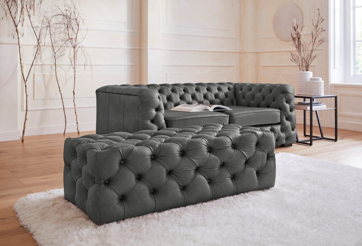 Guido Maria Kretschmer Home&Living Hocker Kalina met klassieke chesterfield-capitonnage
