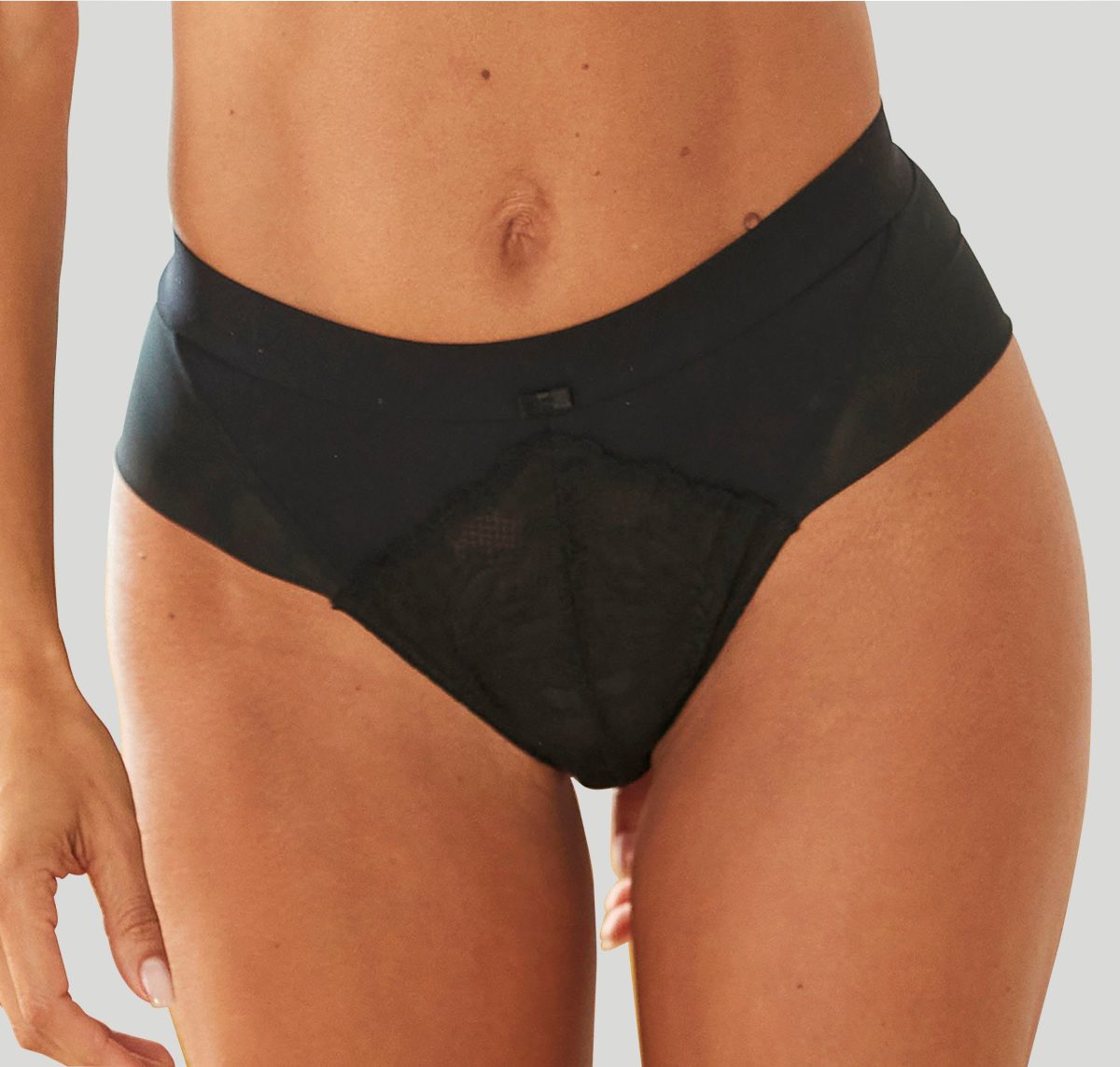 Nuance String Ilara in modieuze mix van soft mesh en van gebloemd kant