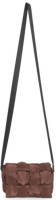 ICHI geweven crossbody tas IAKARNA bruin