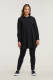 Plus Basics blouse van travelstof zwart