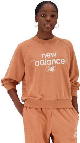 New balance sweater Essentials Reimagined met logo bruin