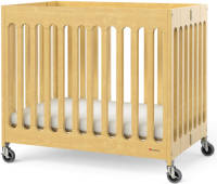 Foundations Boutique Inklapbaar Babybedje Van Hout Babybed Met Wieltjes