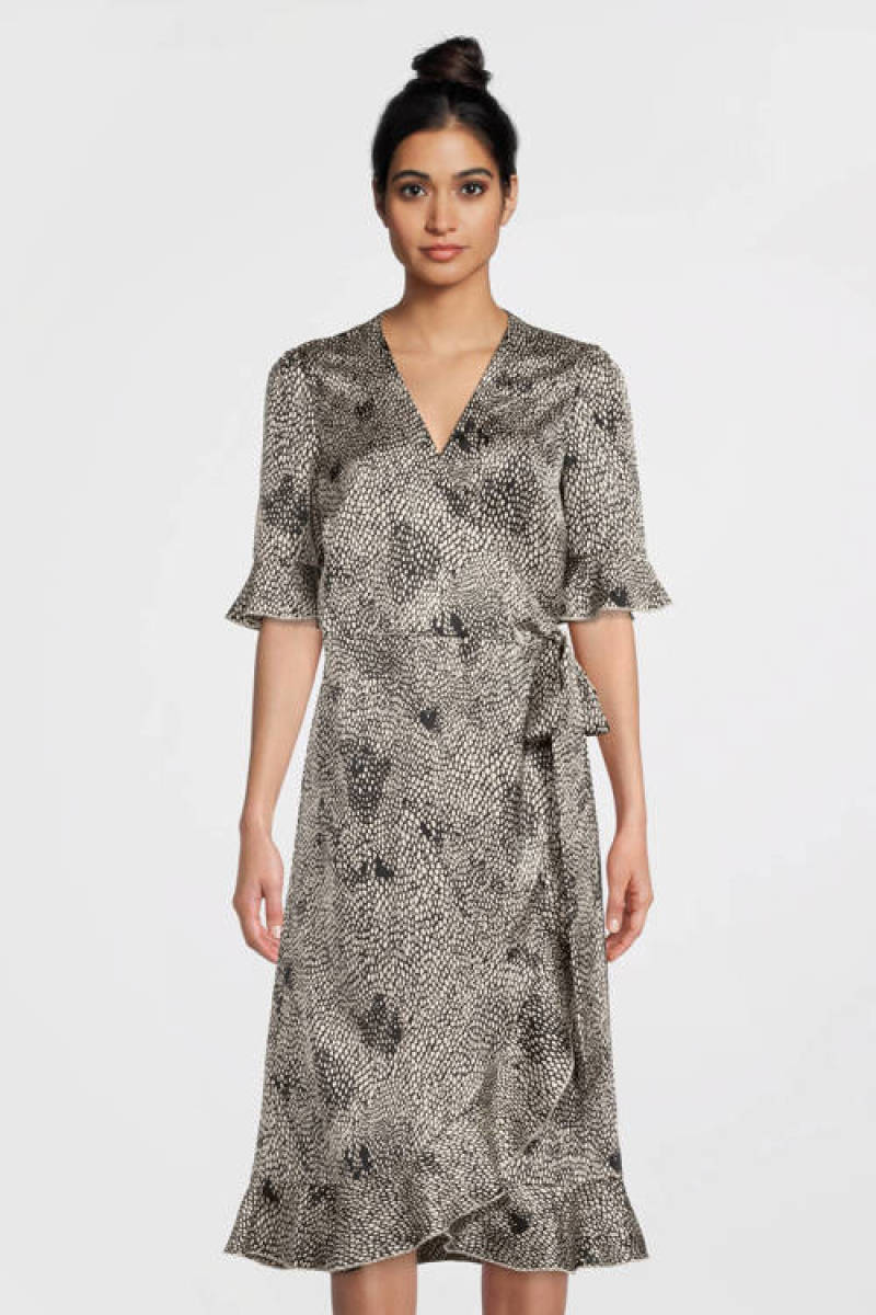 Summum Woman satijnen overslagjurk met all over print en ruches zwart/beige