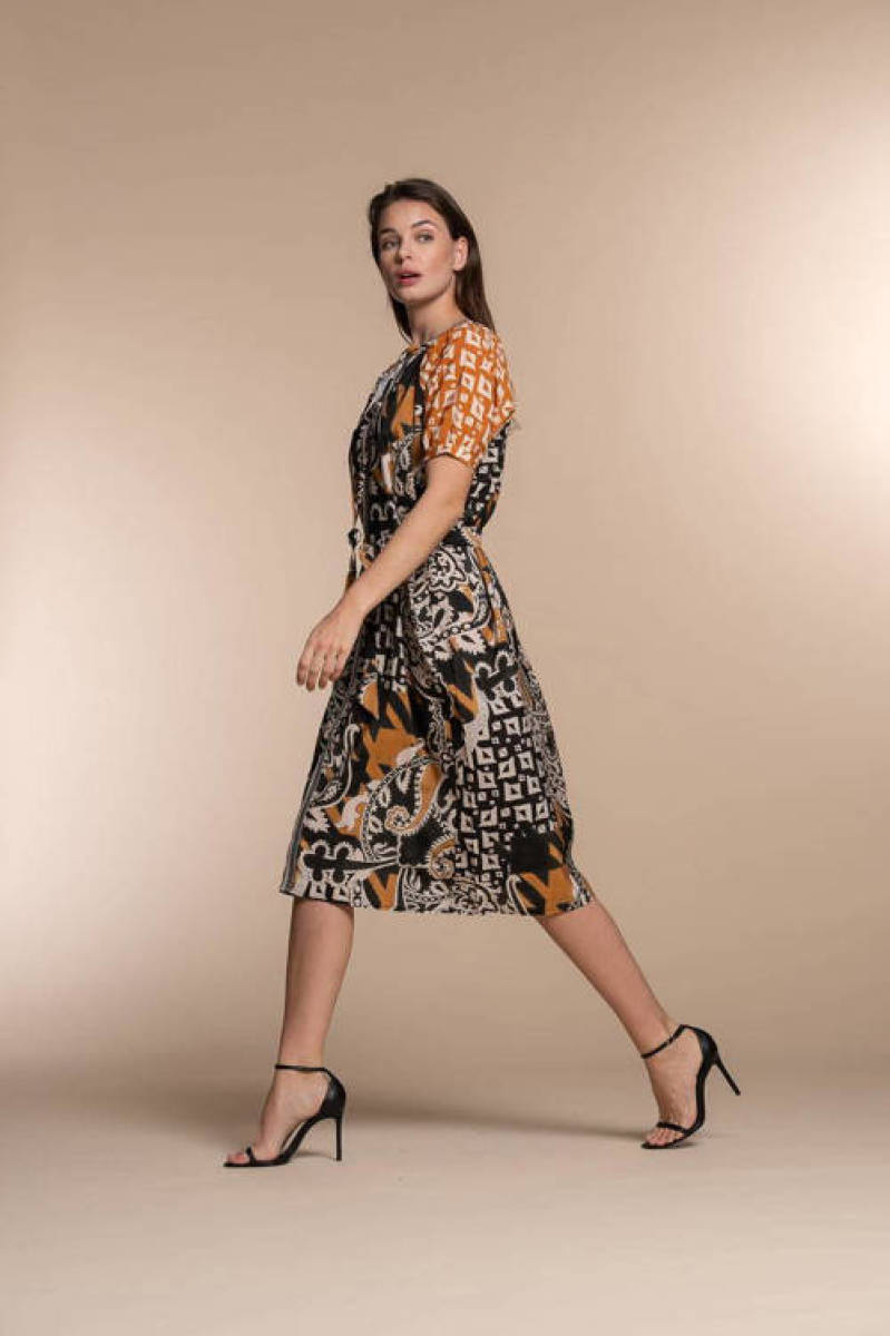 Geisha jurk met all over print en franjes zwart/oranje/wit