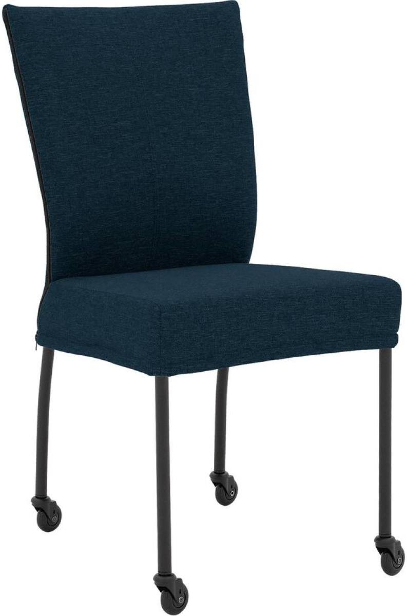 Goossens Eetkamerstoel Funk Zwarte Poten blauw stof leuning en met wielenZwart skater wiel met zwarte kap, modern design