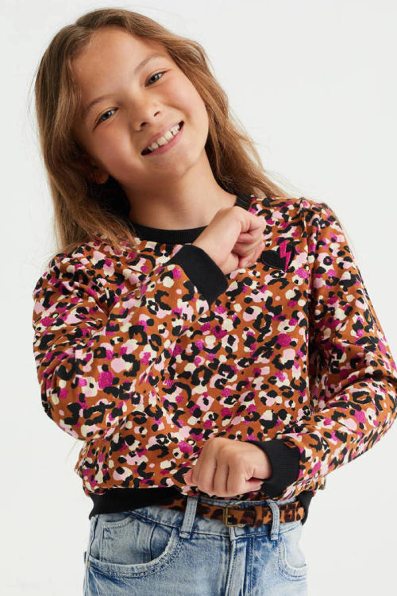WE Fashion longsleeve met all over print bruin/roze/zwart