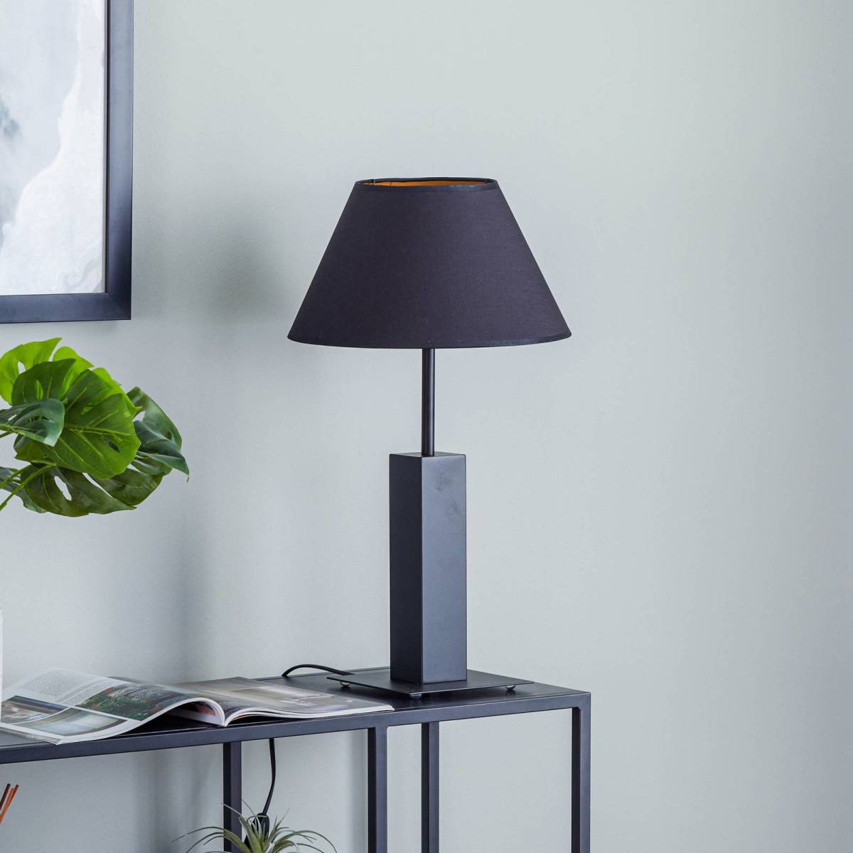 Luminex Stila tafellamp, conische kap zwart-goud