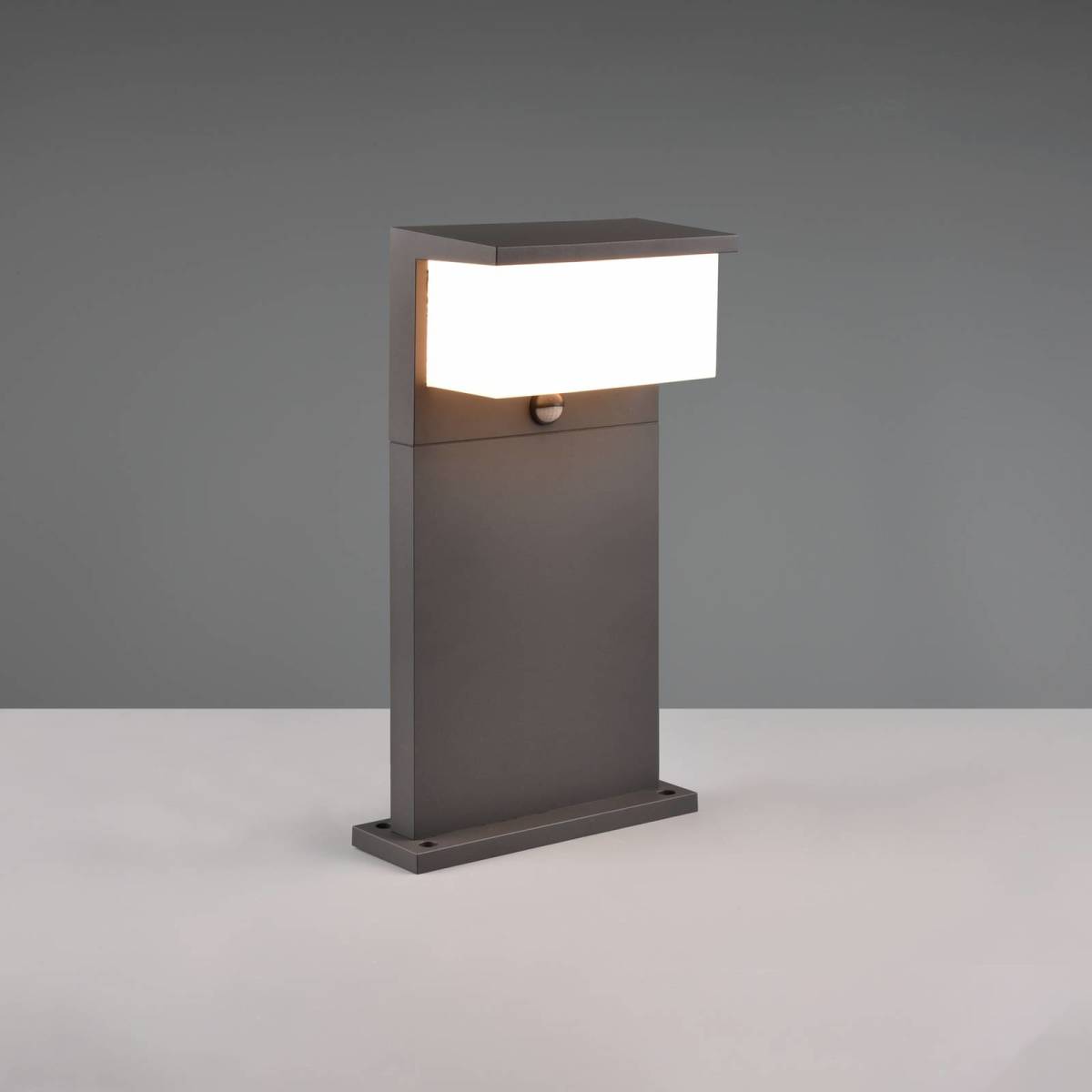 Trio Lighting Nestos LED sokkellamp met bewegingsmelder, IP54