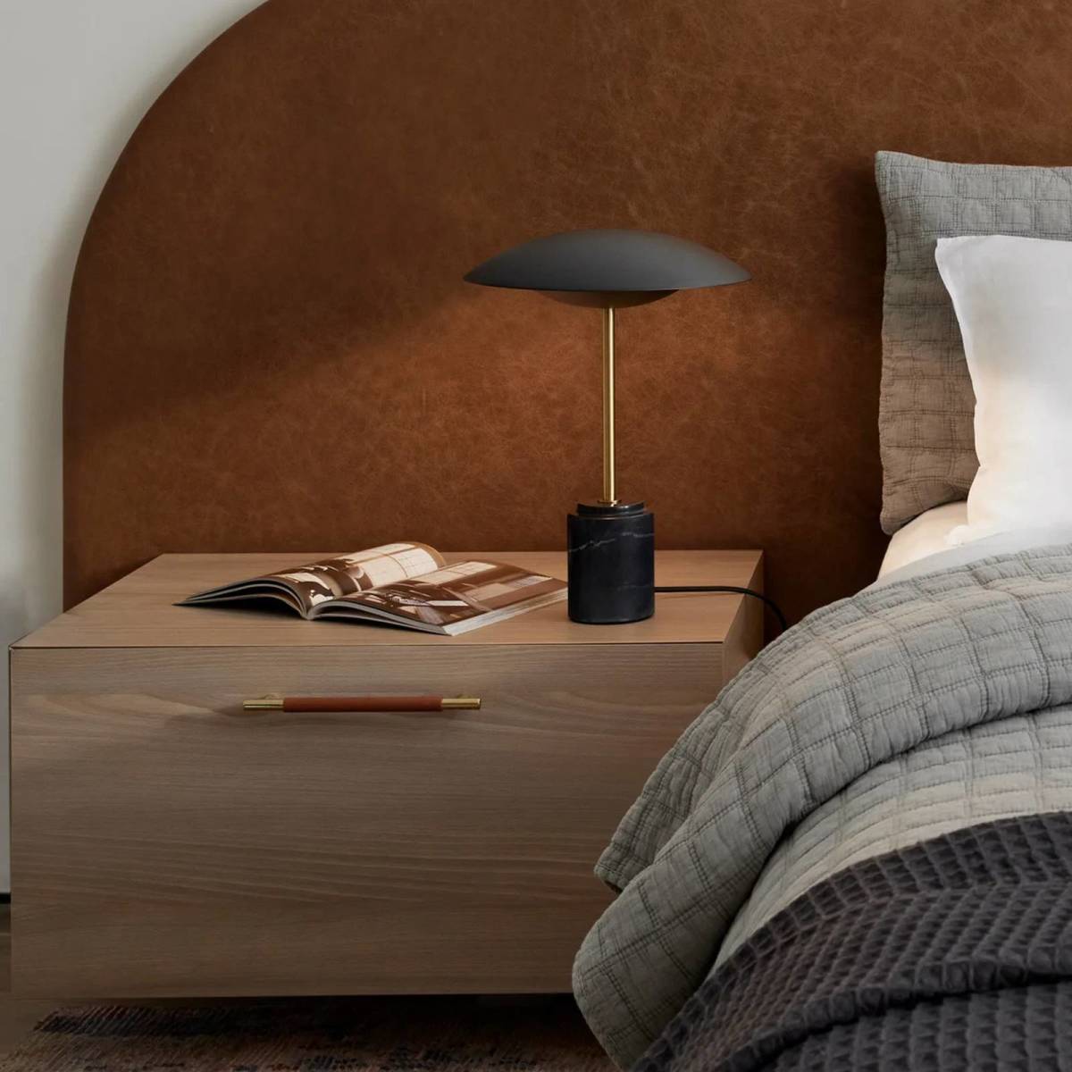 BEACON LIGHTING Tafellamp loft met marmer voet, zwart/messing
