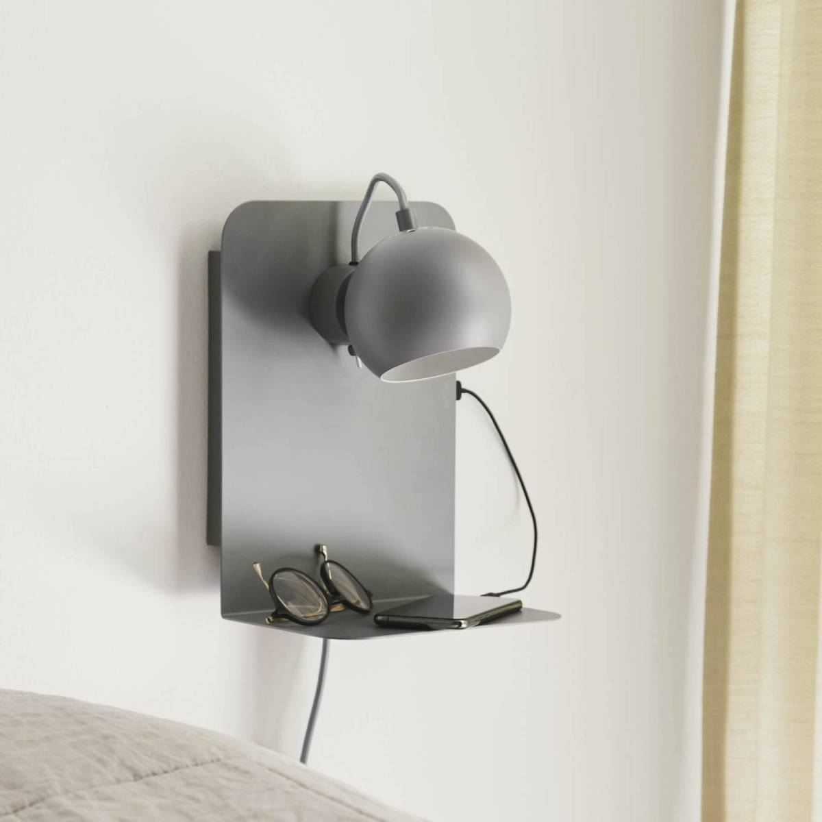 Frandsen Ball USB wandlamp grijs mat