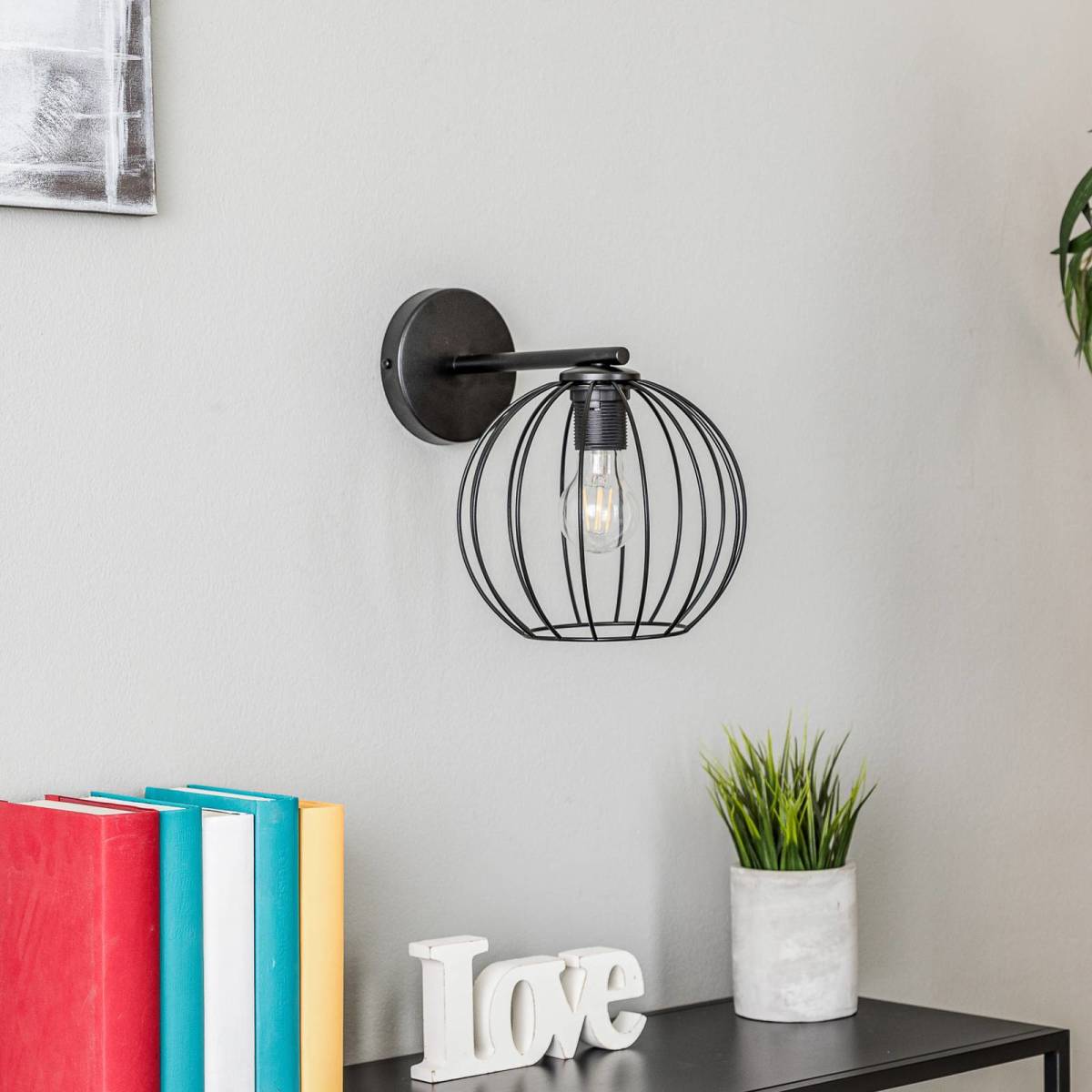 Sigma Wandlamp Madam, zwart, met een kooikap
