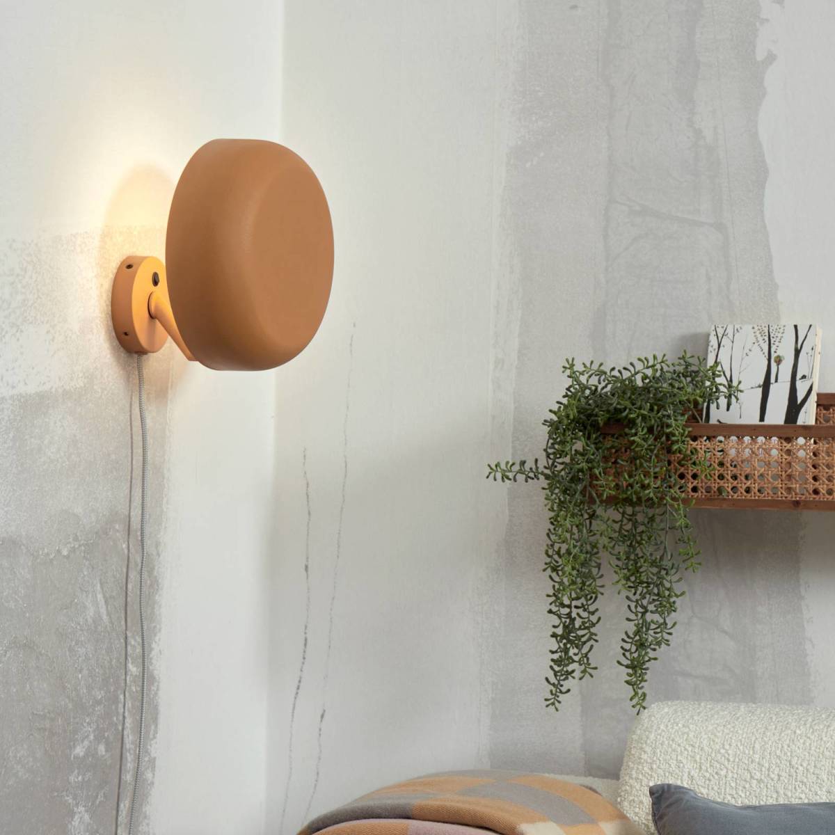 it's about RoMi Porto wandlamp, mosterdgeel