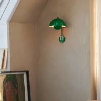 &Tradition wandlamp Flowerpot VP8, stekker, signaalgroen