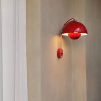 &Tradition wandlamp Flowerpot VP8, stekker, vermiljoen rood