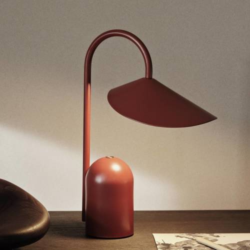 ferm LIVING fermLiving LED tafellamp Arum, rood, dimbaar, IP44