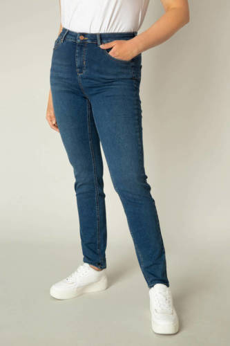 Base Level Curvy by Yesta push-up slim fit jeans Joya medium light denim