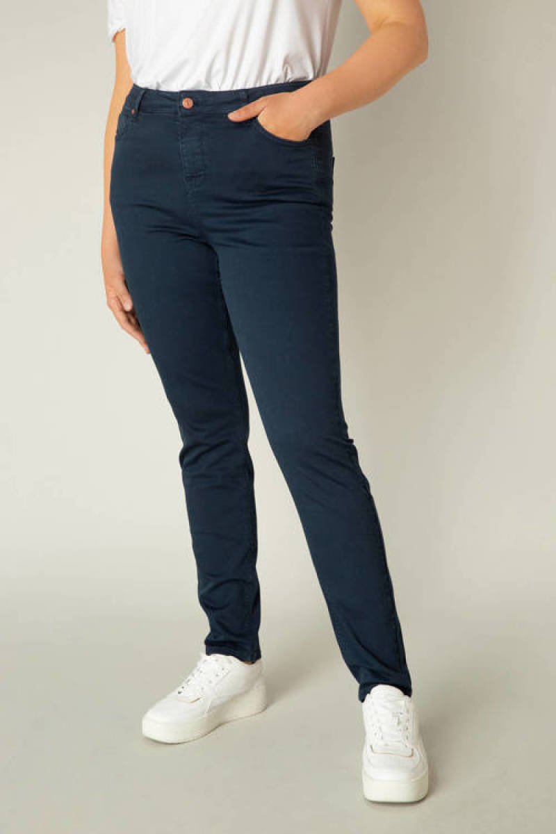 Base Level Curvy by Yesta slim fit jeans Mella donkerblauw